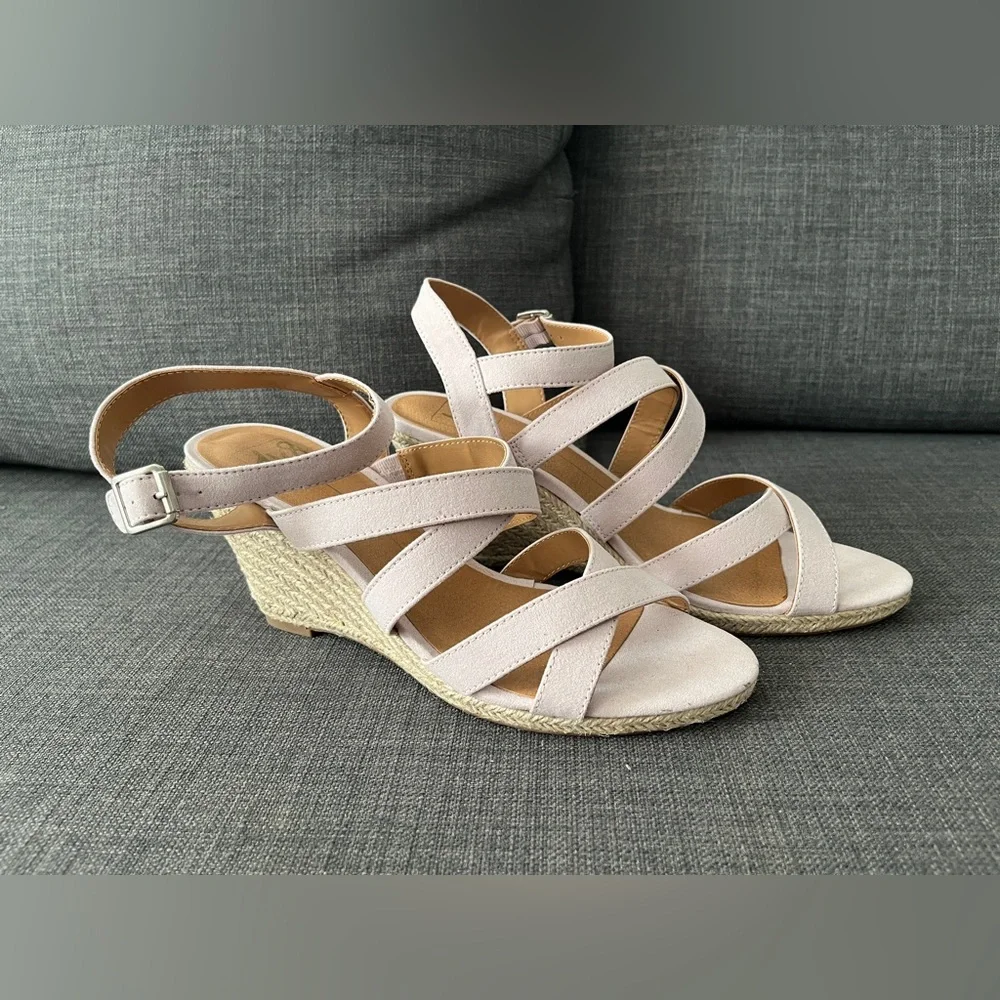 Dolce Vita Pale Lavender Plume wedge espadrilles size 9